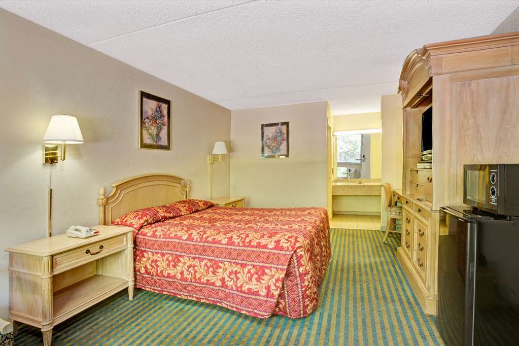 Red Roof Inn Fredericksburg North Oda fotoğraf