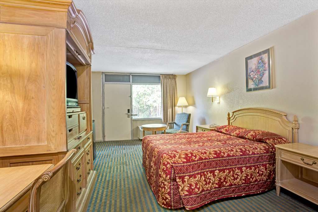 Red Roof Inn Fredericksburg North Oda fotoğraf
