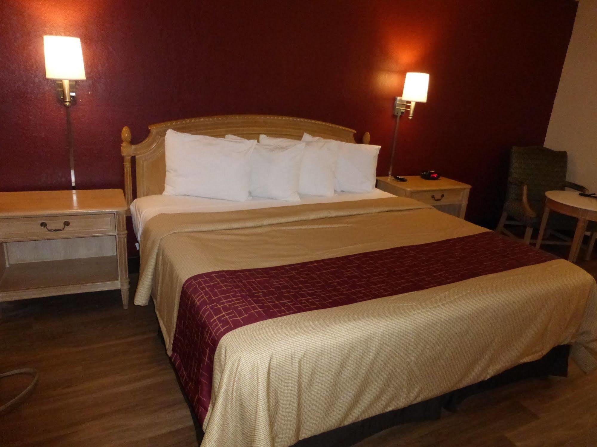 Red Roof Inn Fredericksburg North Dış mekan fotoğraf