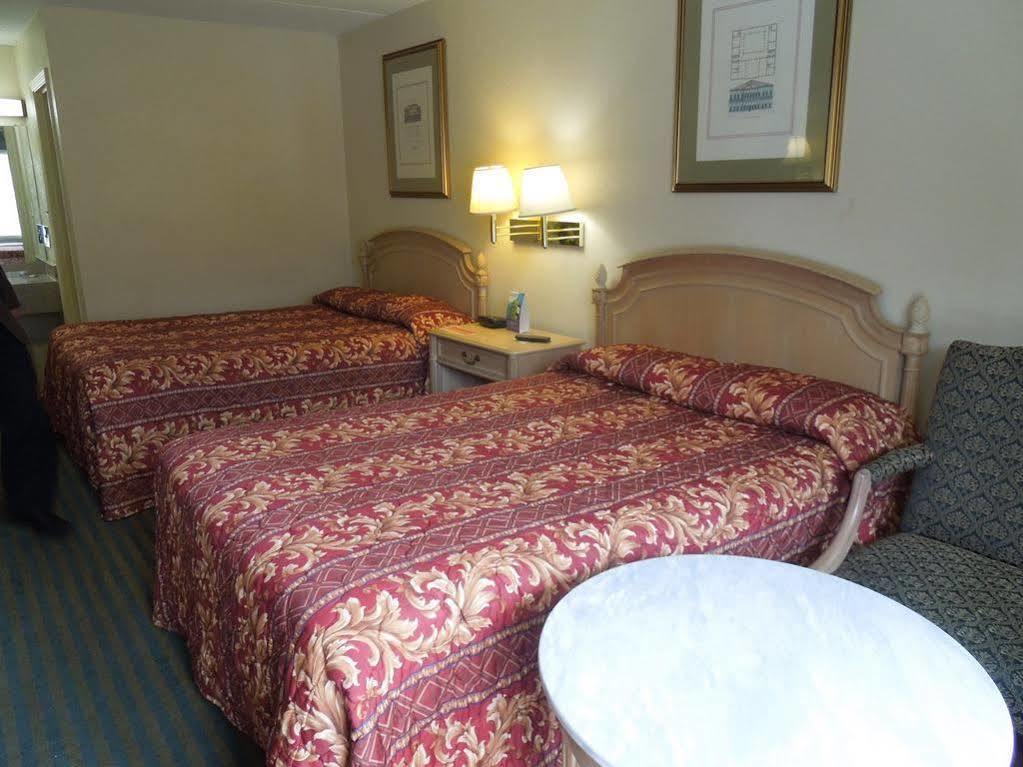 Red Roof Inn Fredericksburg North Dış mekan fotoğraf