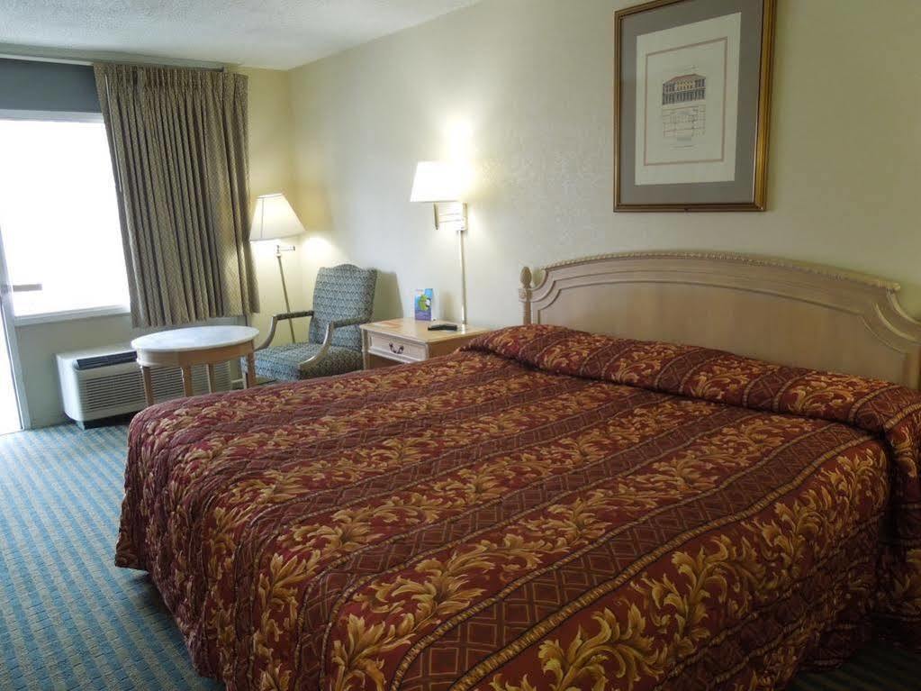 Red Roof Inn Fredericksburg North Dış mekan fotoğraf