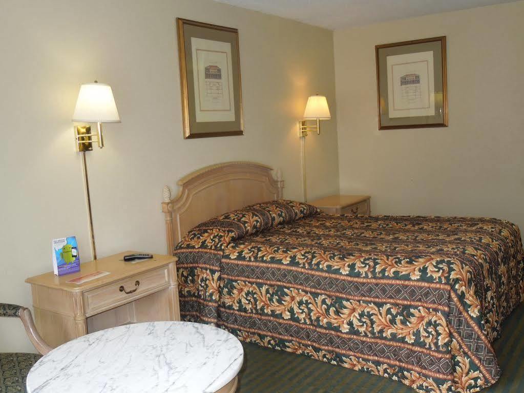 Red Roof Inn Fredericksburg North Dış mekan fotoğraf