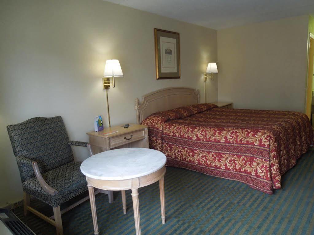 Red Roof Inn Fredericksburg North Dış mekan fotoğraf