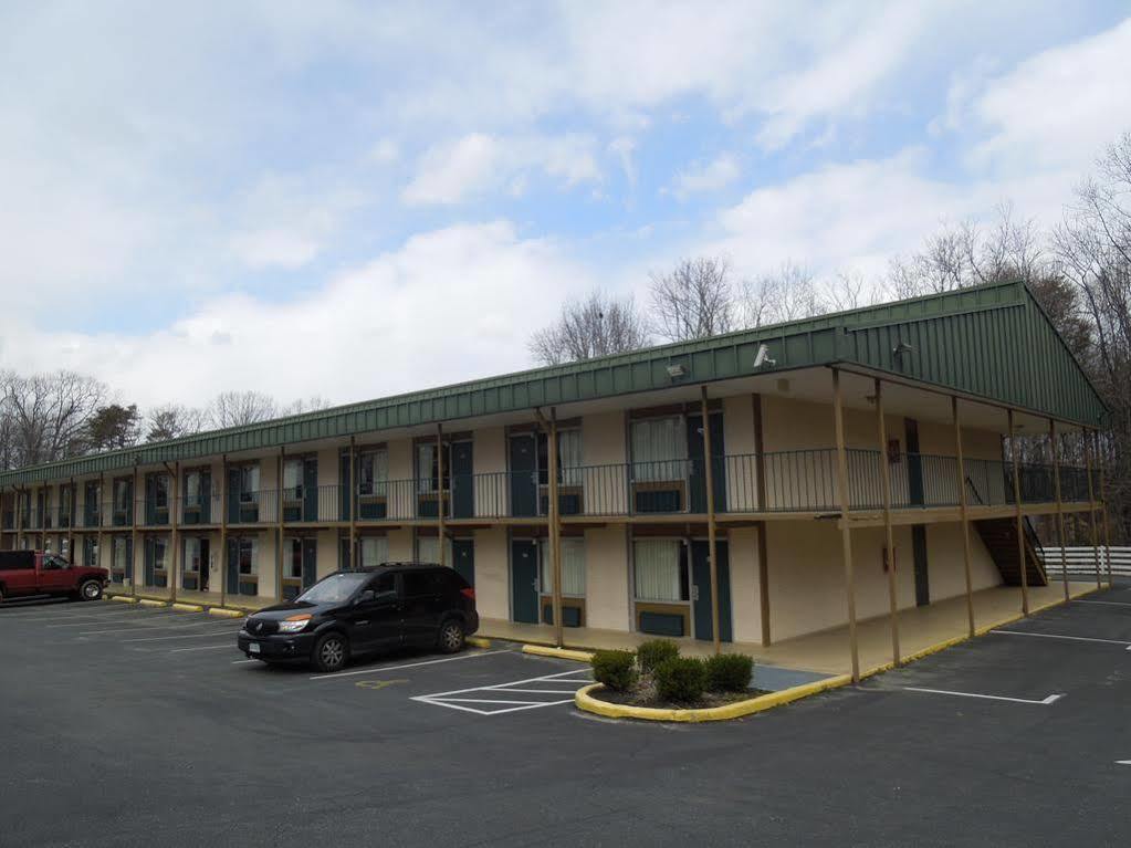 Red Roof Inn Fredericksburg North Dış mekan fotoğraf